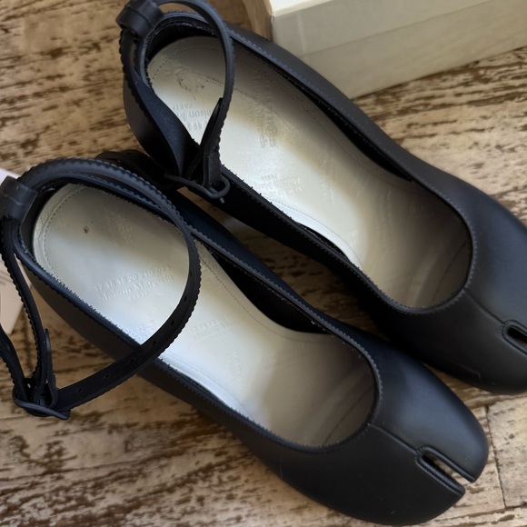Maison Martin Margiela Rubber Tabi Heels - Picture 3 of 6